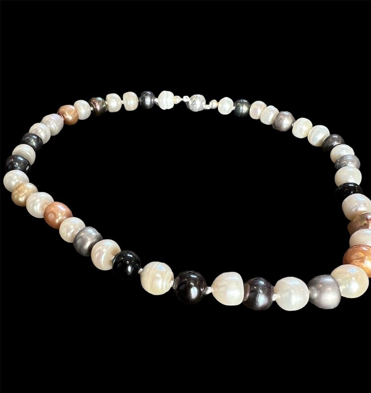 Unika halskæde. Pastel farver