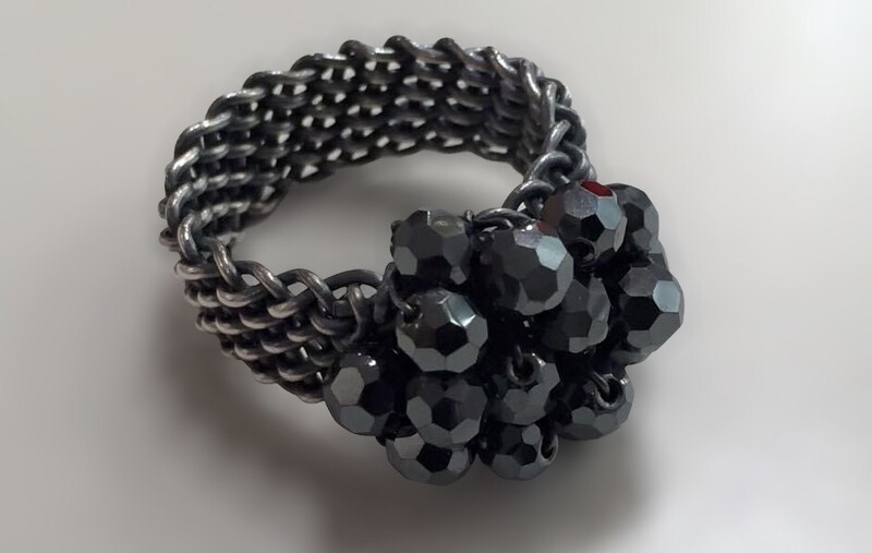 Håndflettet fingerring I Sterlingsølv med  sorte onyx  perler
