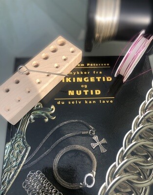 Materiale og Startsæt Til Vikingestrik. Materialer til 1 armbånd inkl. bog