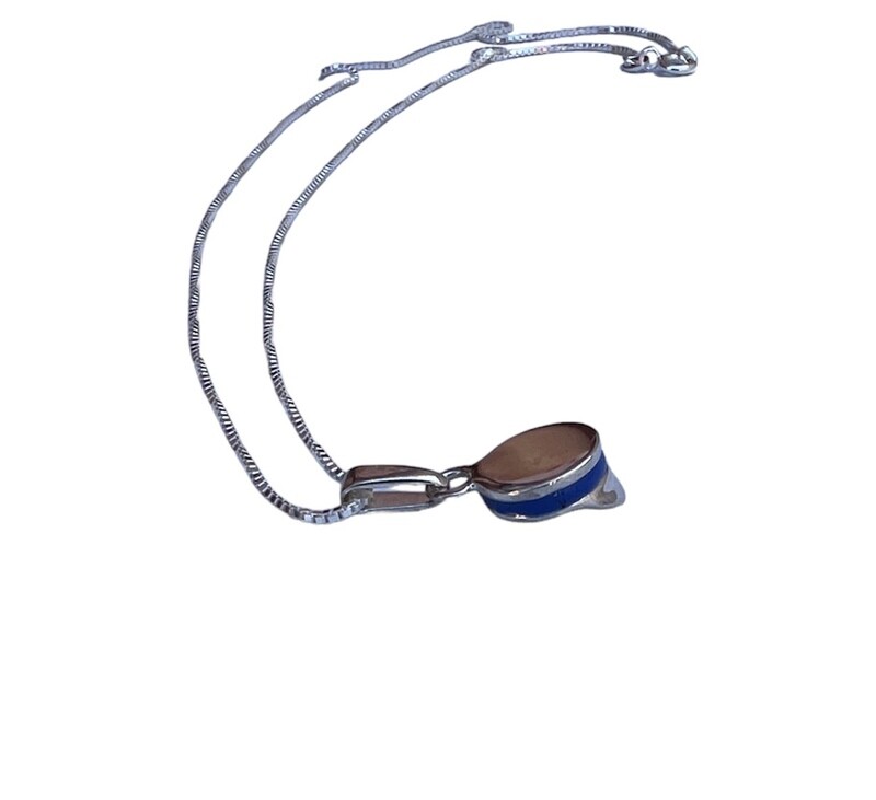 Hue med blå kant. Fra