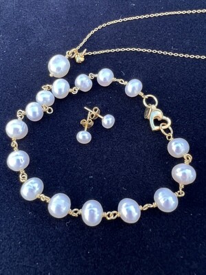 Smykke sæt. Hvide Ferskvandsperler