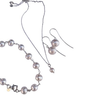 Smykke sæt. Hvide Ferskvandsperler