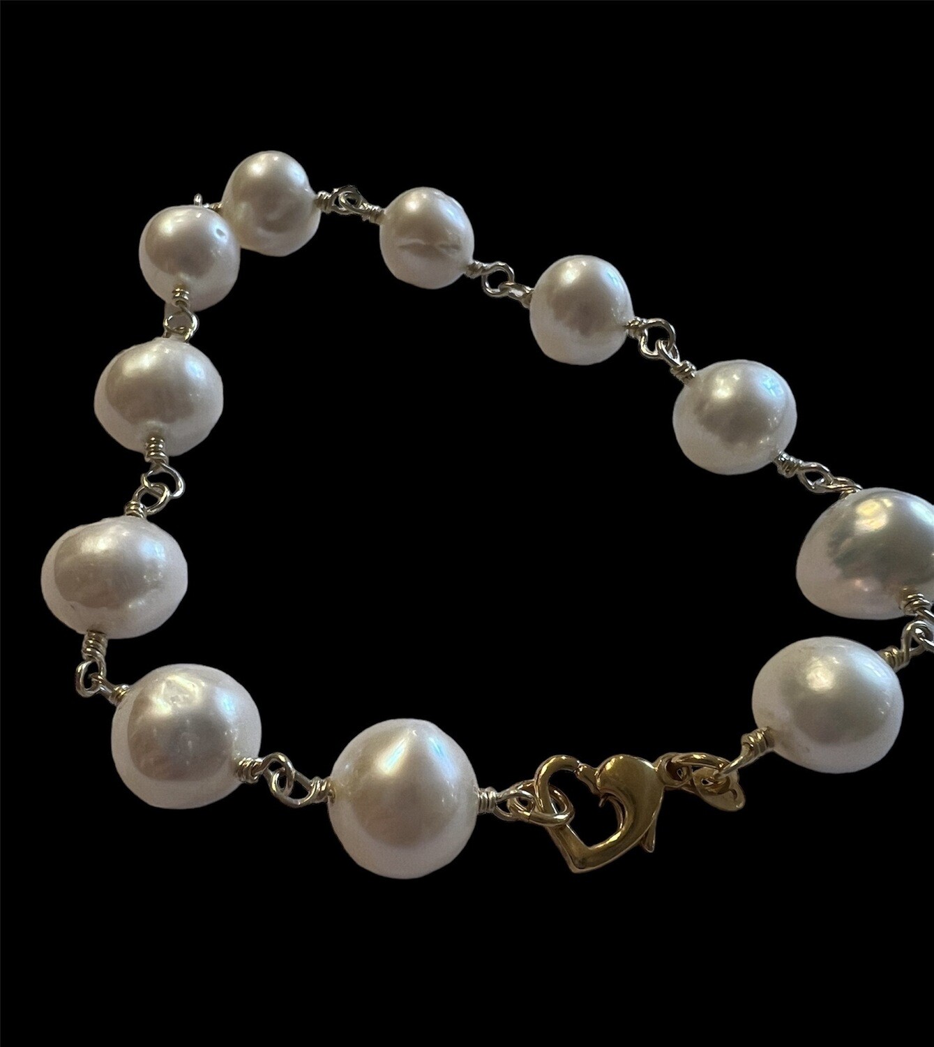 Unika armbånd. Hvide store ferskvandsperler i guld 8 karat, 333