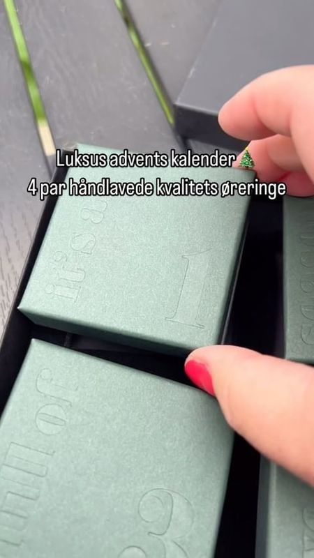 Luksus Advents kalender. Med 4 par kvalitets øreringe i sterlingsølv