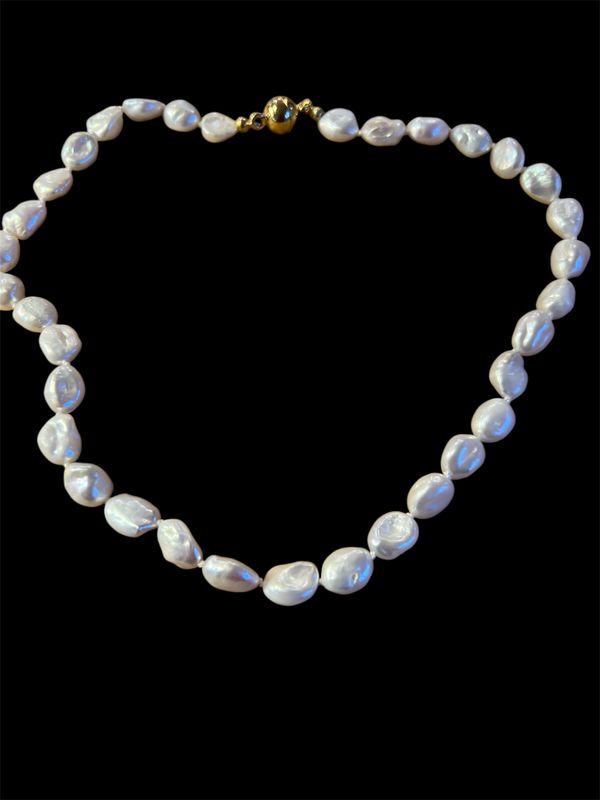 Hvid perlekæde. Ferskvands perler