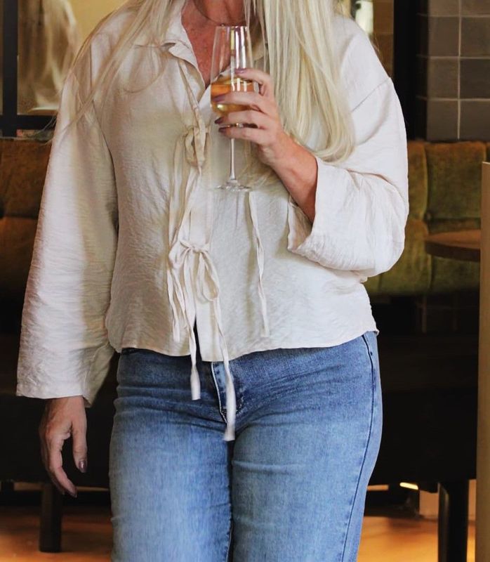 Blouse met strikjes
