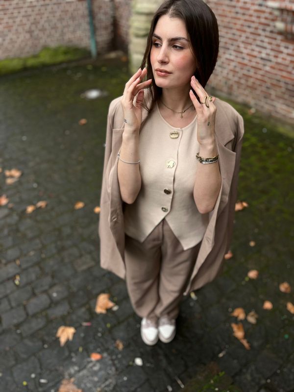 Gilet met gouden details