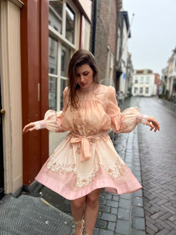 Jurk met pof mouwen