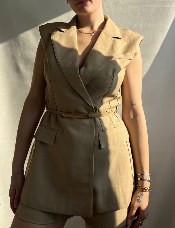 Set gilet met korte broek en riem