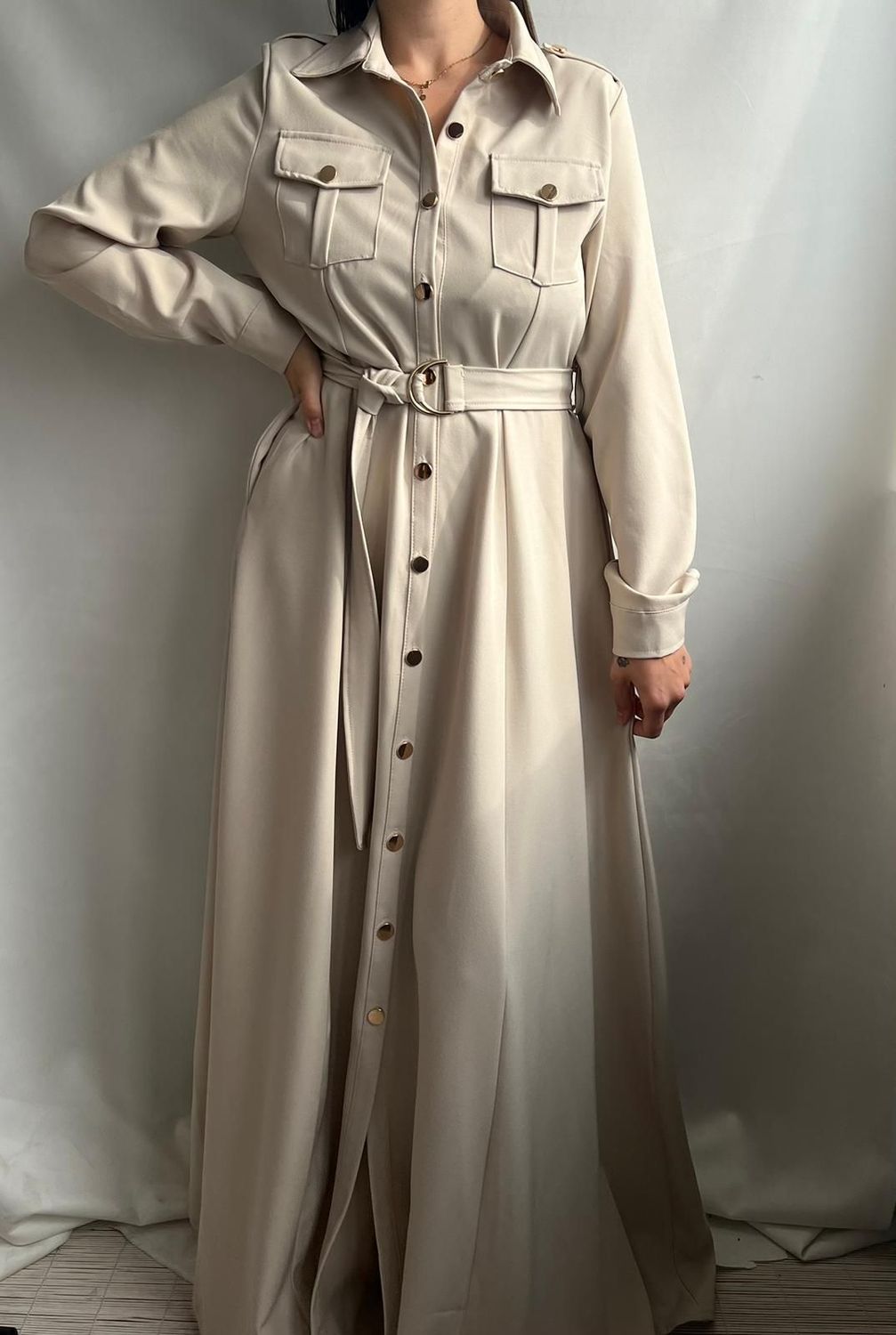 Lange jurk met knopen