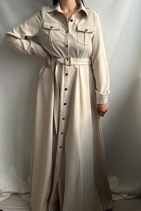 Lange jurk met knopen