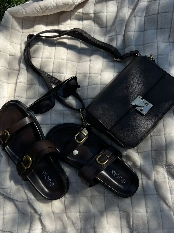 Sandalen met gouden gesp