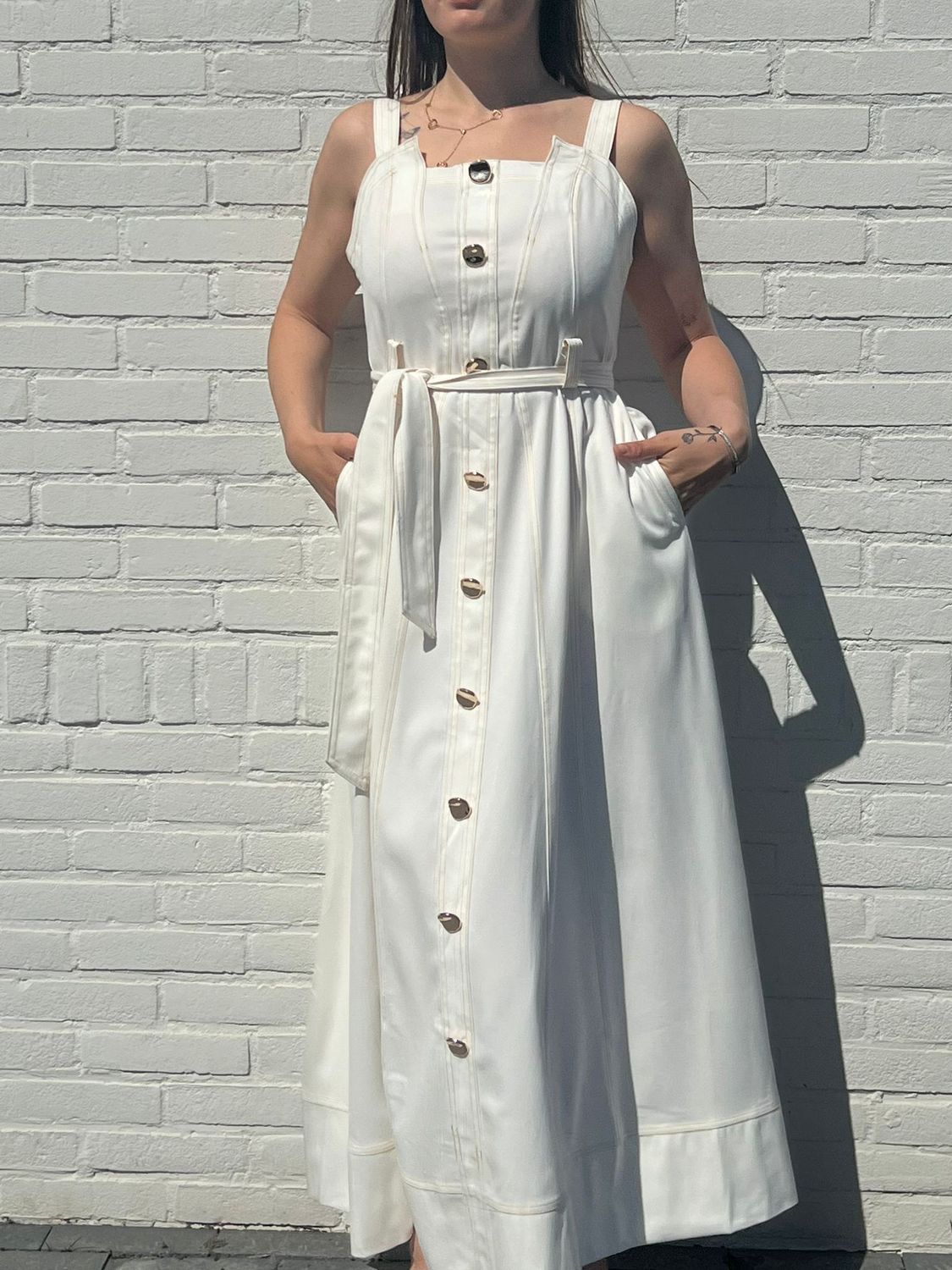 Lange jurk met gouden knopen