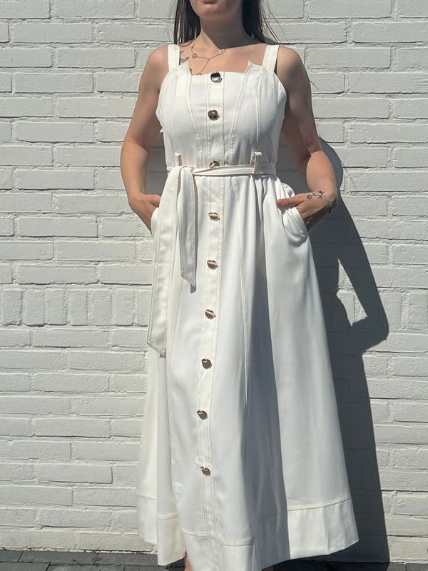 Lange jurk met gouden knopen