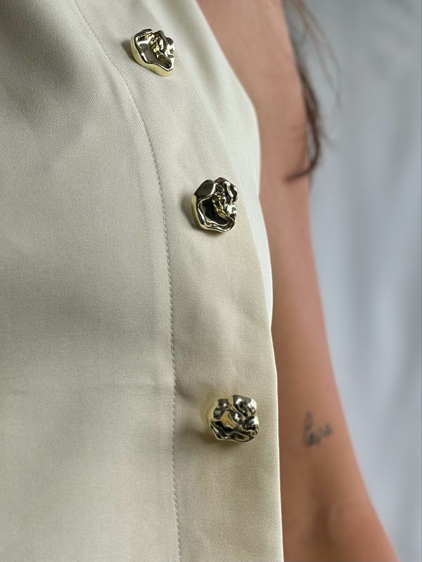 Peplum top met gouden knopen