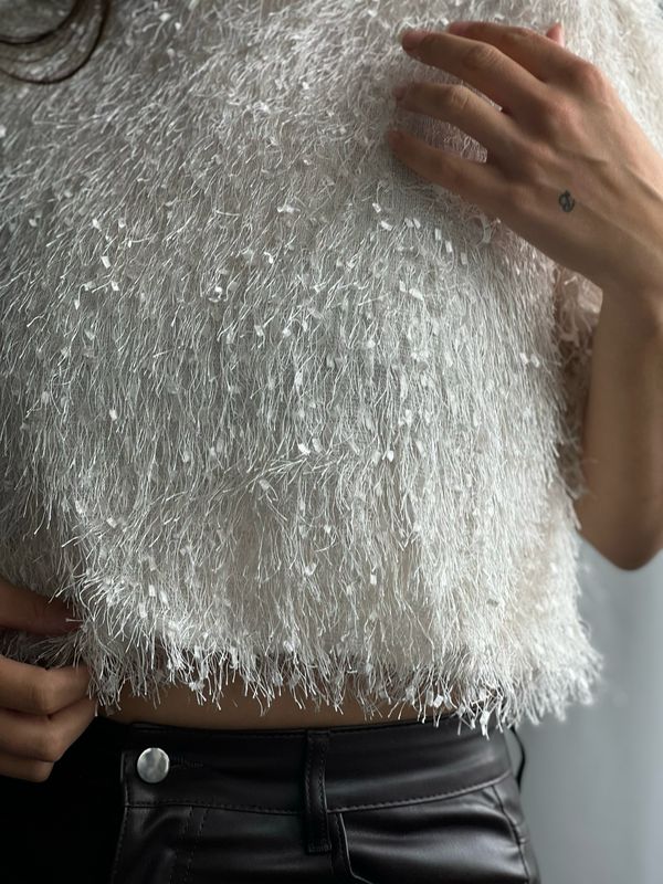 Korte fluffy glinsterende top