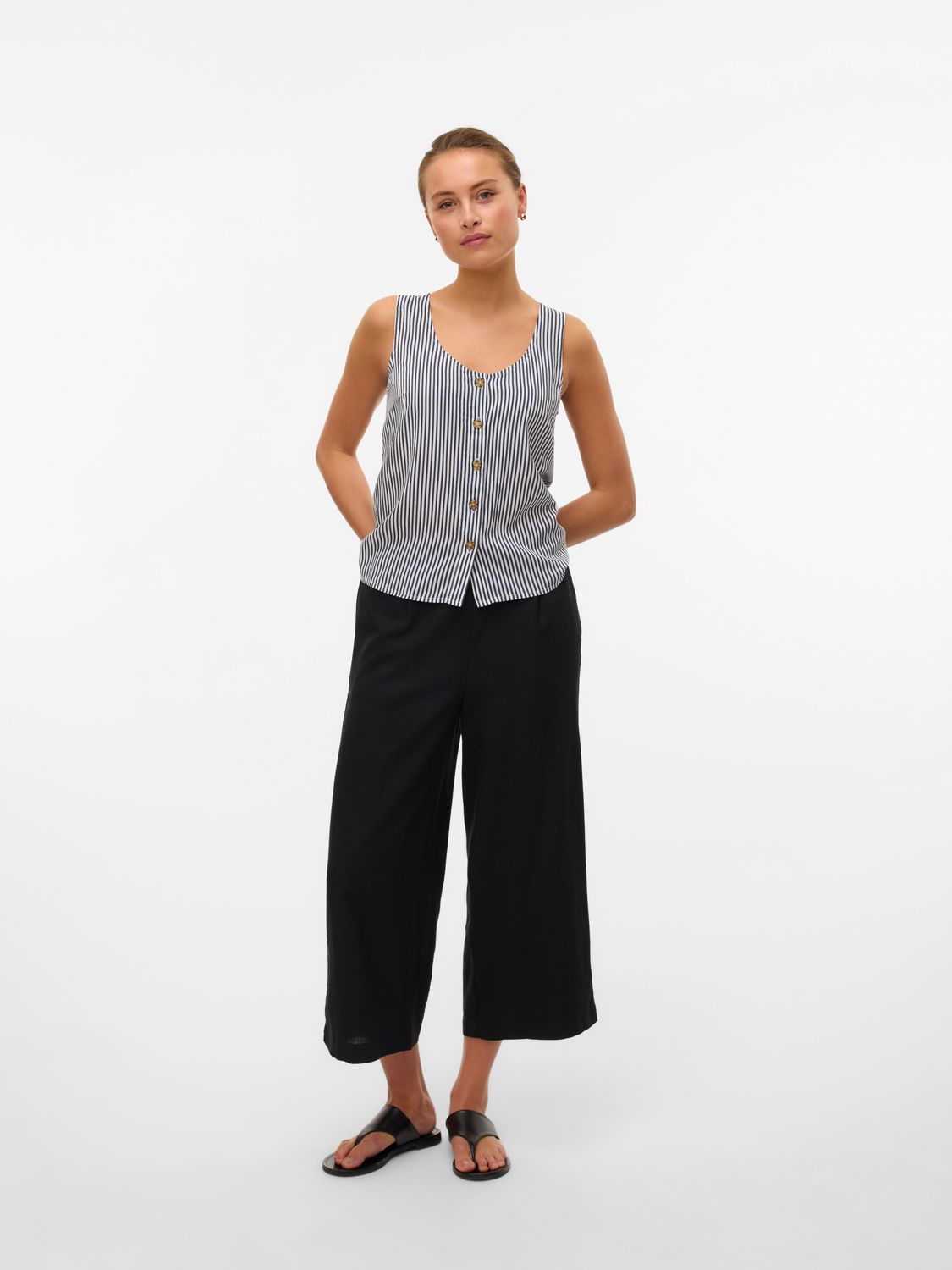 Vero Moda VMBUMPY SL SHIRT WVN GA NOOS India Ink/Snow White 10325830