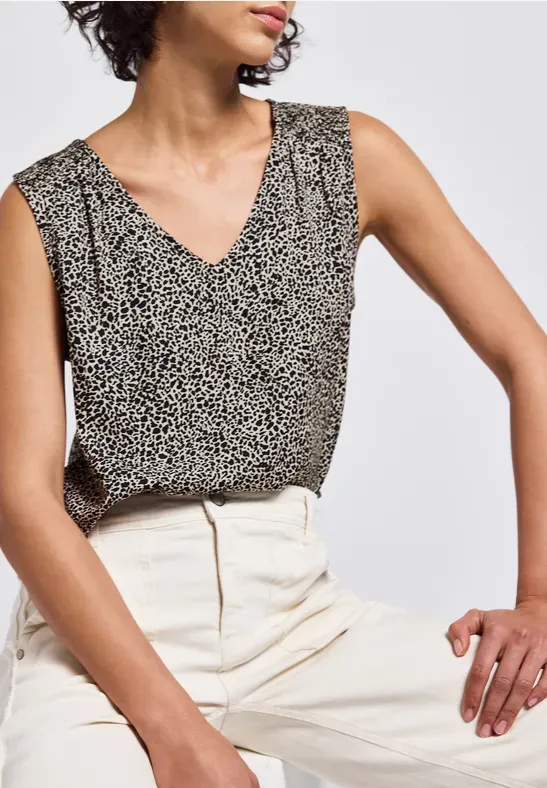 Street One V-neck blouse w smok detail cotton cream A345737