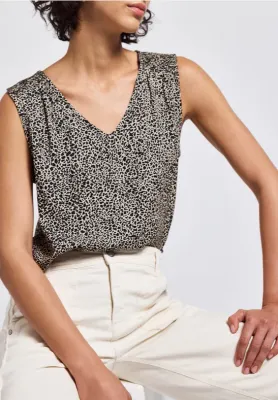 Street One V-neck blouse w smok detail cotton cream A345737