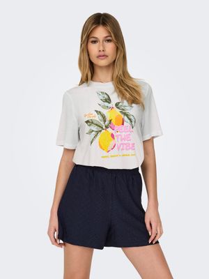 Only ONLBLINIS LIFE S/S FRUIT TOP BOX JR: Cloud Dancer/Peel 15320615