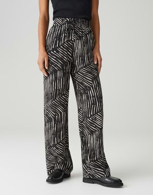 Opus Marou palm leaves black 10420113199360
