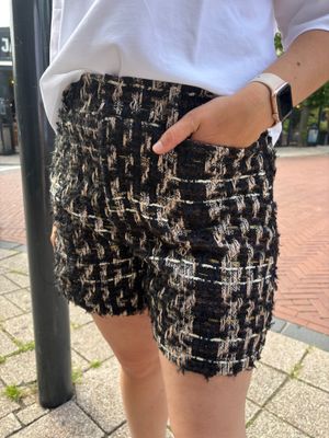 Amaya Amsterdam Short Black Pom