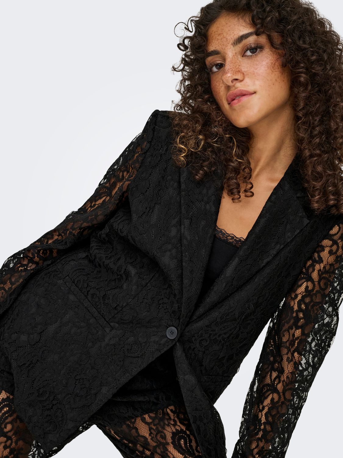 Only ONLEMIA-KARO L/S LACE BLAZER WVN Black 15358419