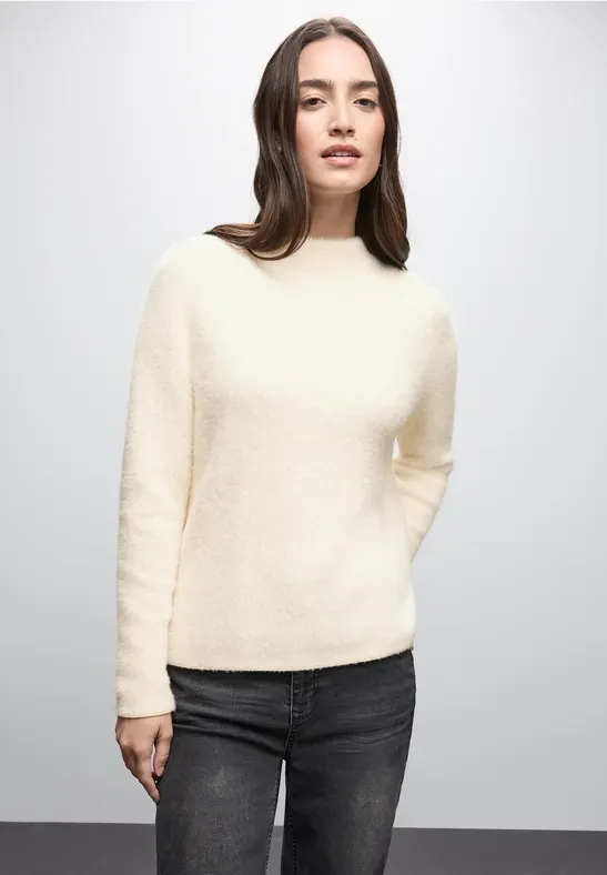 Street One LTD QR_fluffy turtle sweater soft beige A303324