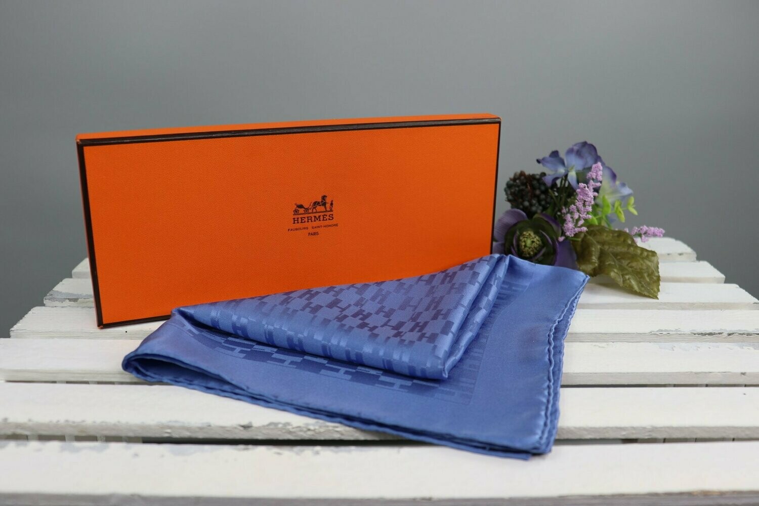 HERMES Carre 40 scarf 100% SILK