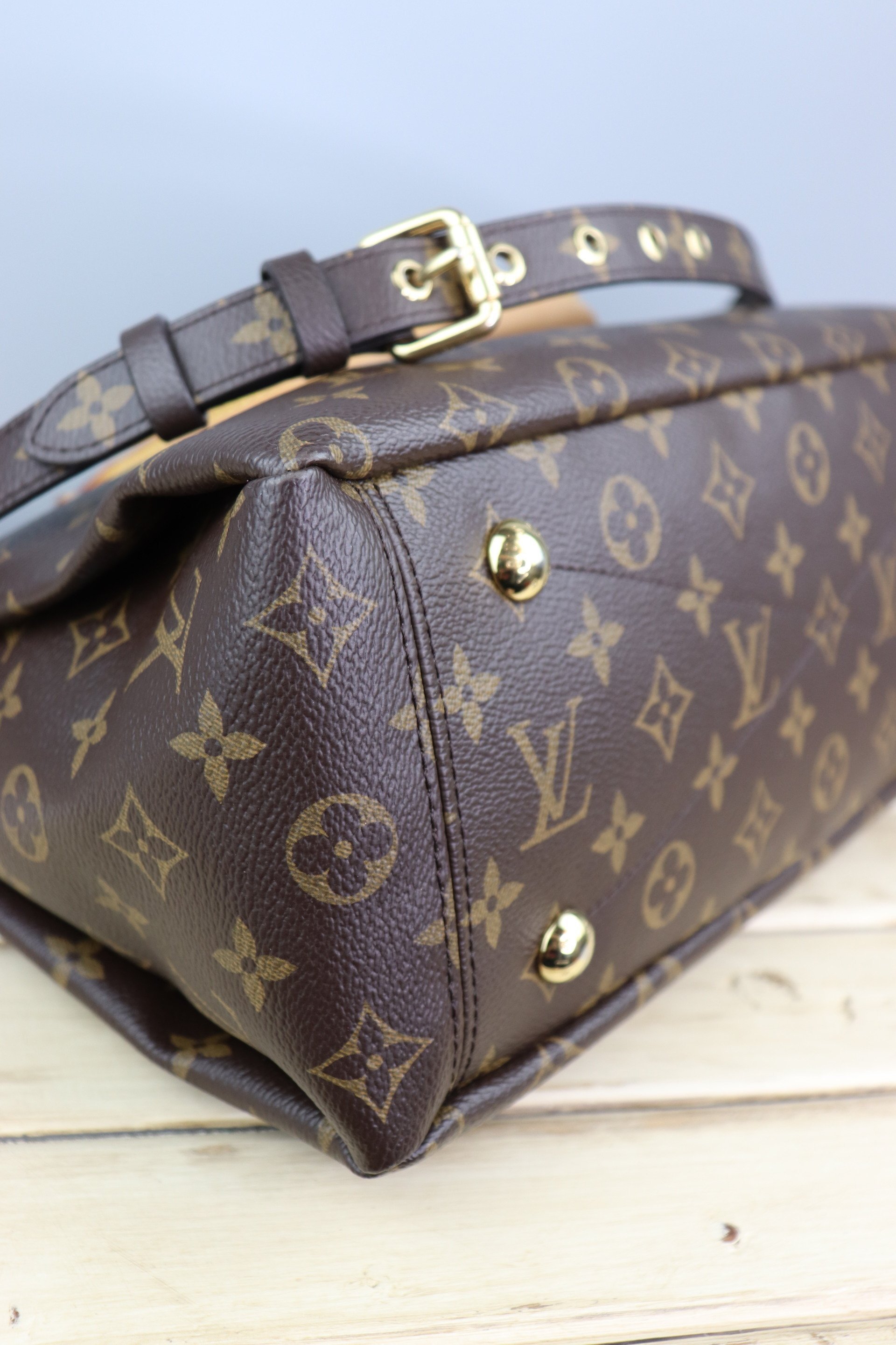 Louis Vuitton, Bags, Authentic Louis Vuitton Pallas Mm Shoulder Bag  Handbag Aurore