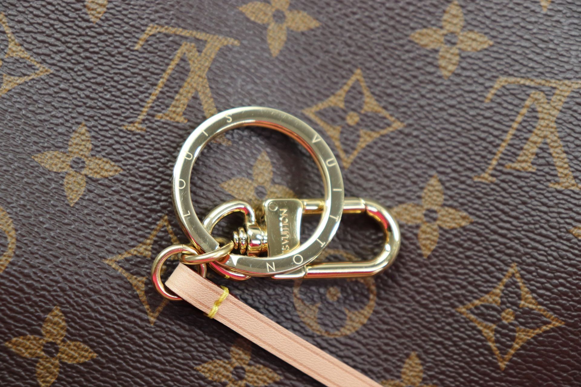 LOUIS VUITTON Monogram Artsy MM