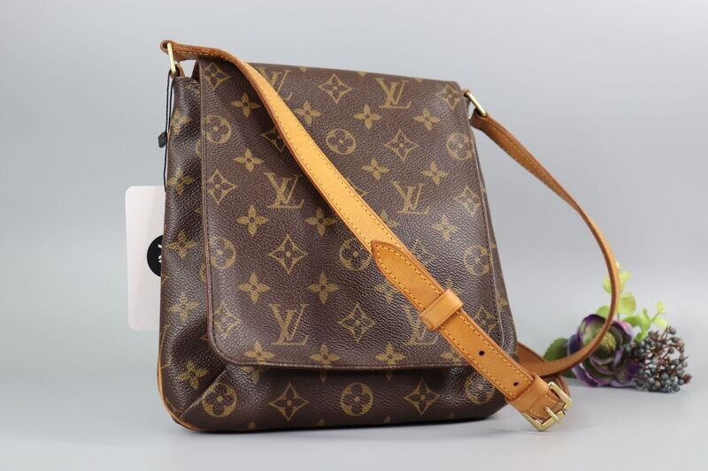 LOUIS VUITTON Musette Salsa