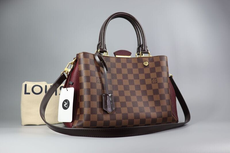 LOUIS VUITTON
Damier Ebene Brittany Bordeaux