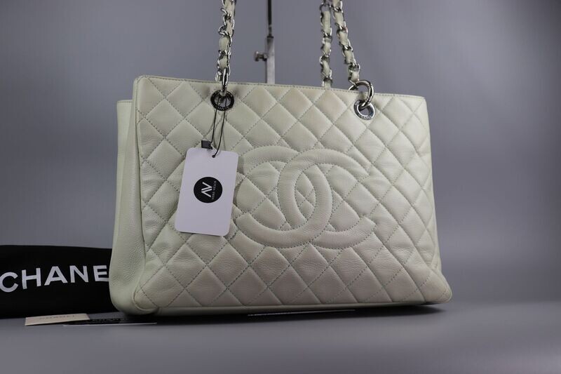 CHANEL Caviar Quilted Grand Shopping Tote