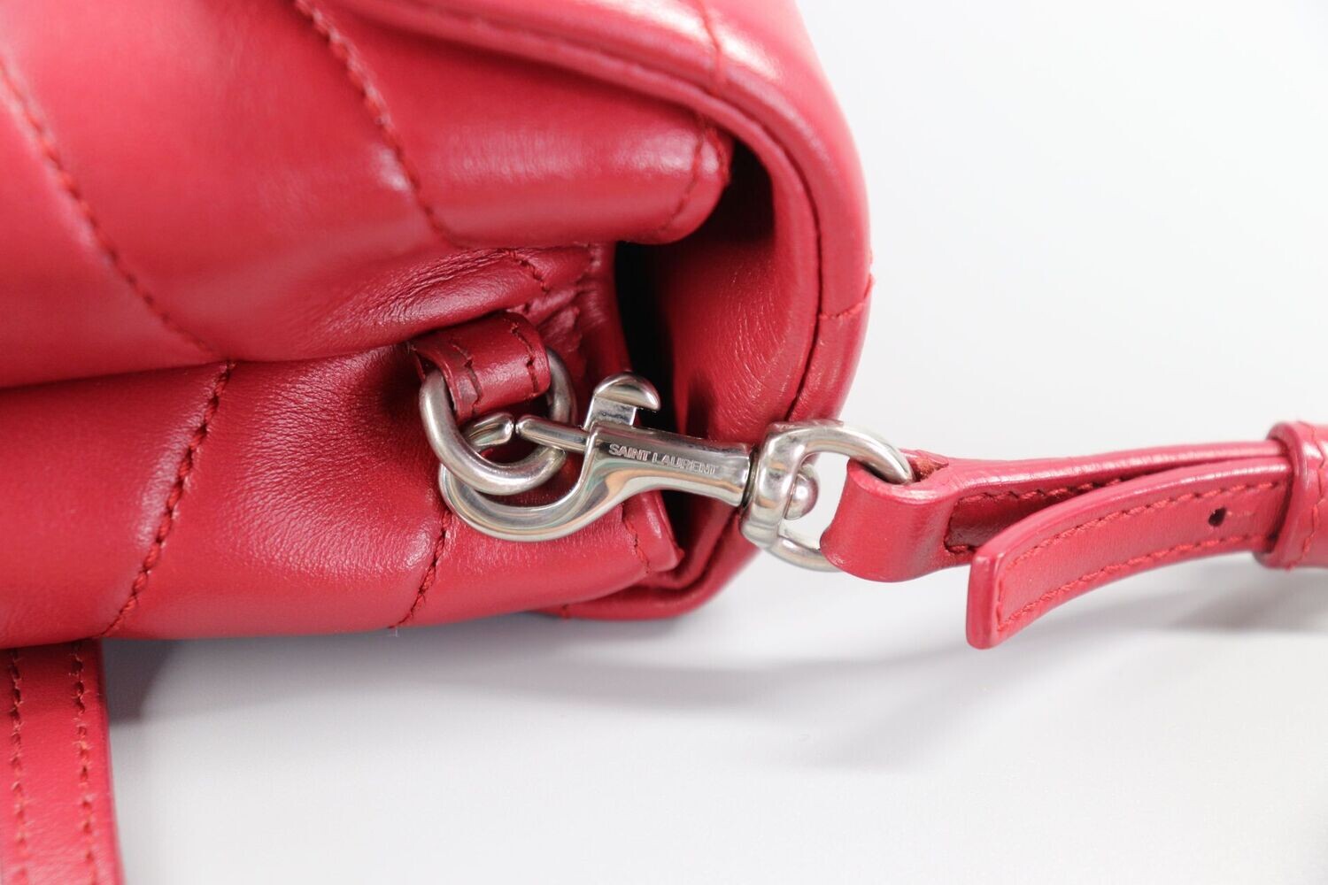 Saint Laurent ルーカス Yves Saint Laurent Red Calfskin Leather Small Cabas ChYc Bag