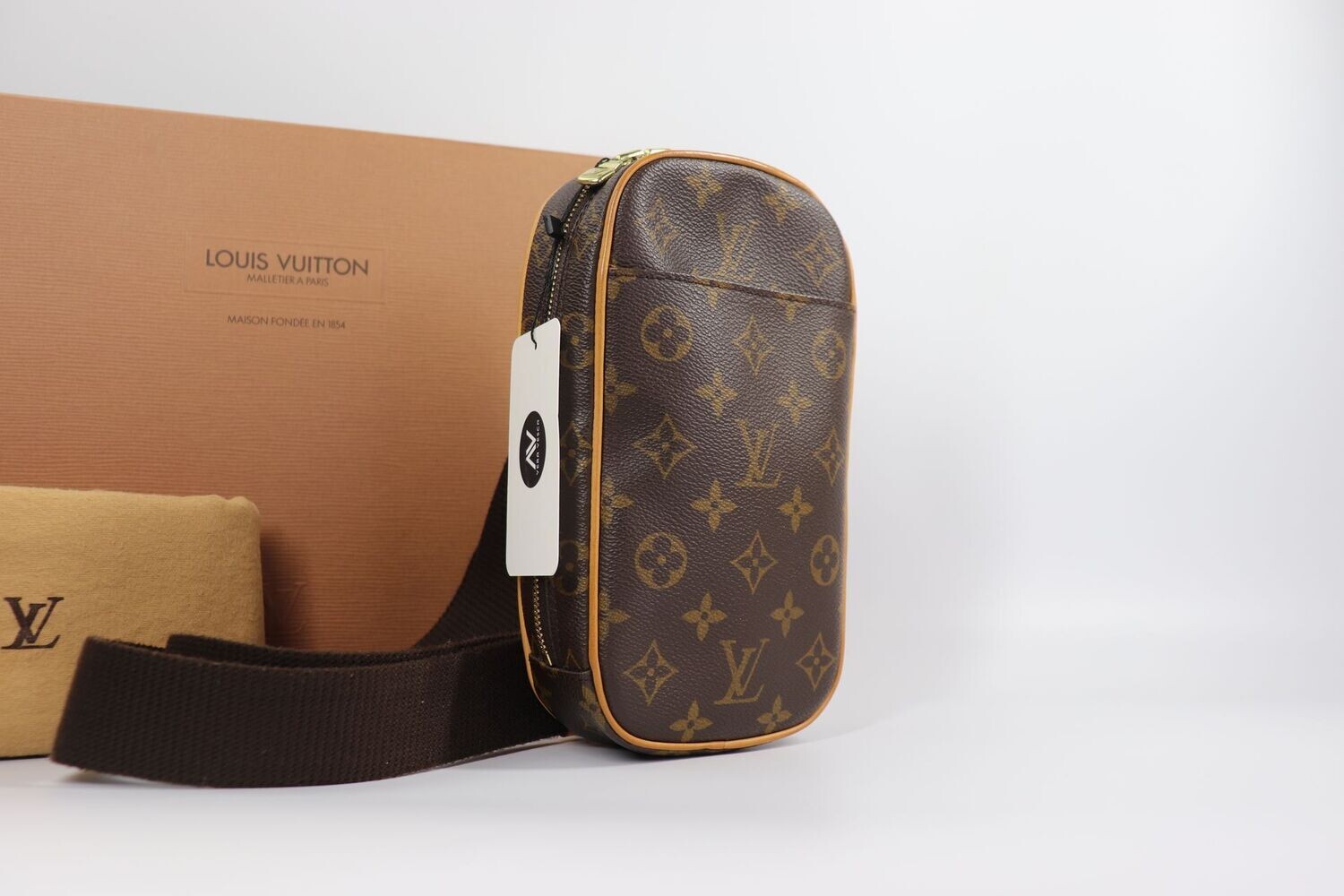 LOUIS VUITTON Monogram Pochette Gange