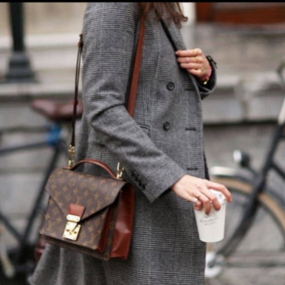 LOUIS VUITTON
Monogram Monceau 26