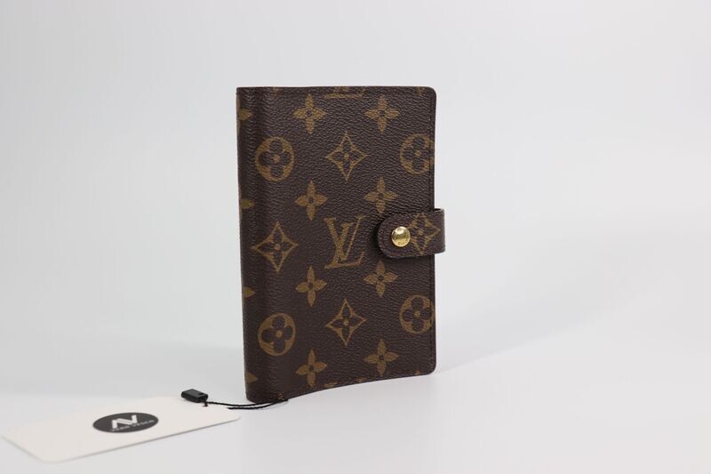 LOUIS VUITTON
Monogram Small Ring Agenda Cover PM
