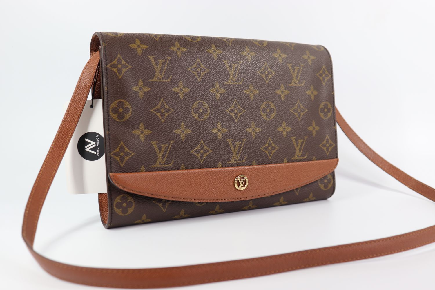 LOUIS VUITTON
Monogram Pochette Bordeaux