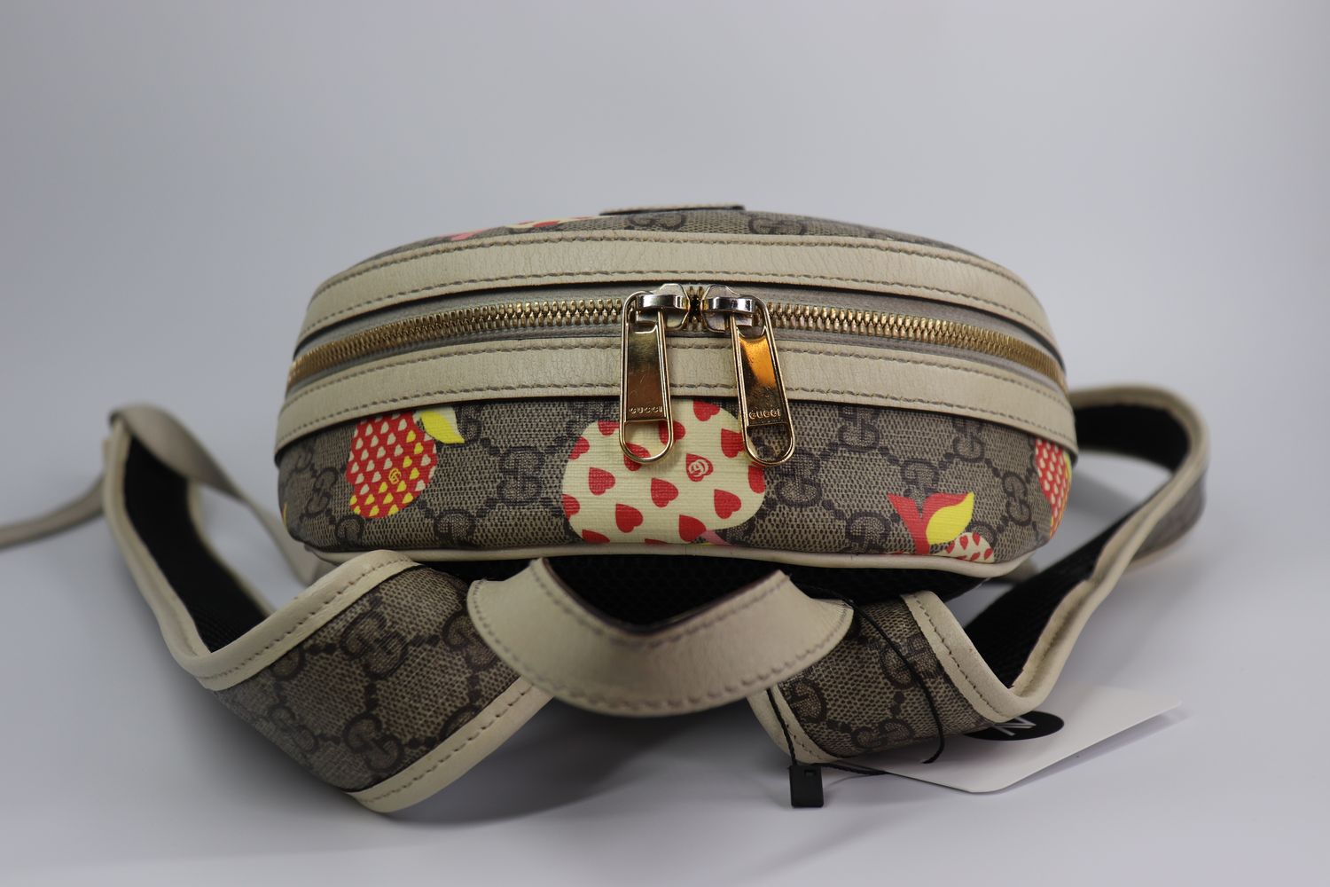 Gucci GG Supreme Canvas Le Pomme Apple Heart Backpack Gucci GG Supreme Canvas Le Pomme Apple Heart Backpack Cream  main image 2