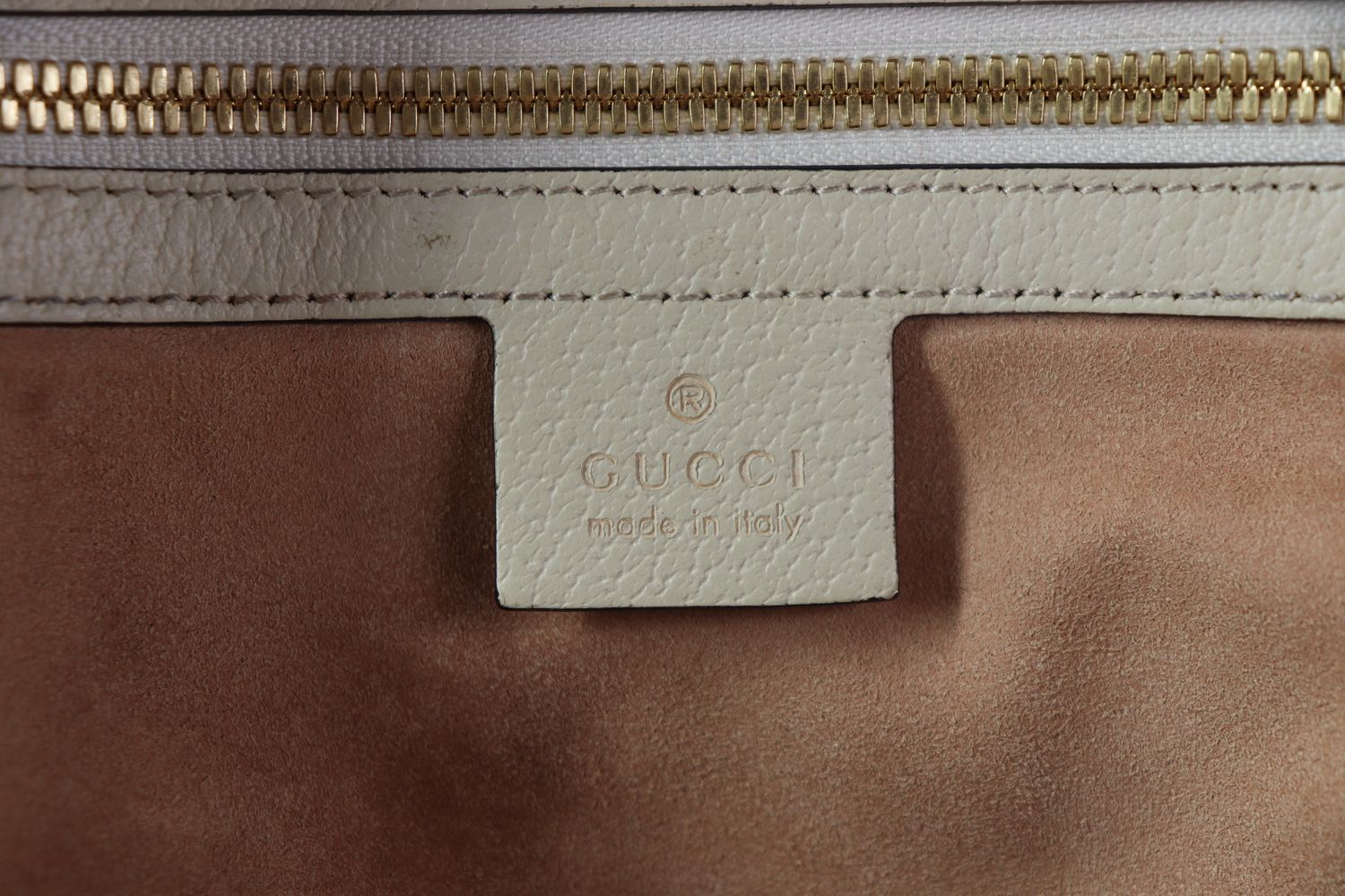 Gucci GG Supreme Canvas Le Pomme Apple Heart Backpack display picture 3