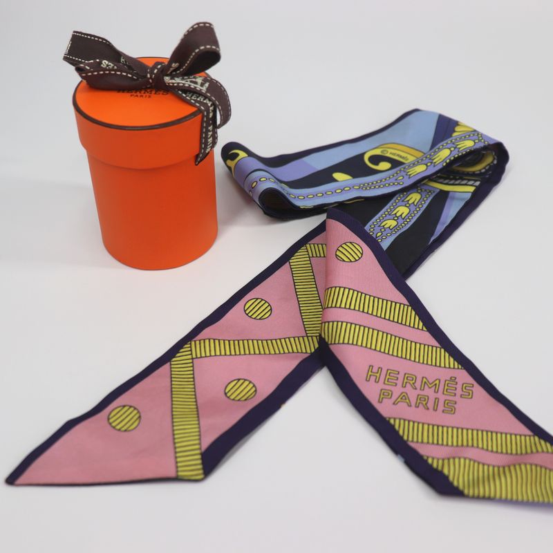 Hermes Twilly Berlinne Carriage Silk 100% Hermes Twilly Berlinne Carriage Silk 100%