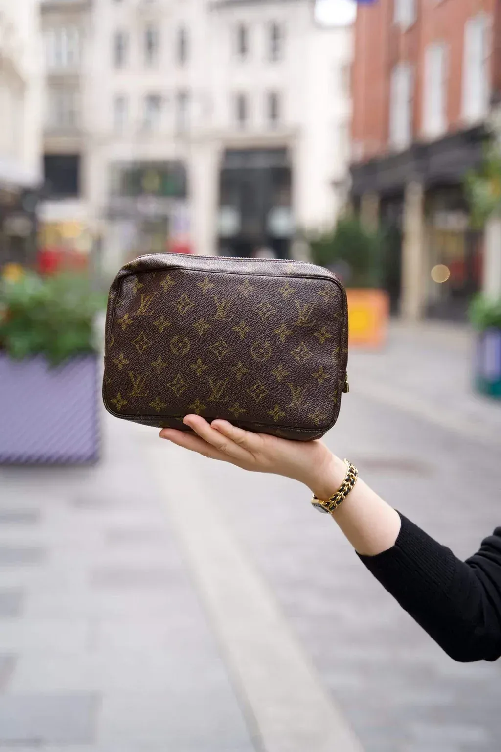 LOUIS VUITTON Monogram Trousse Toilette 23