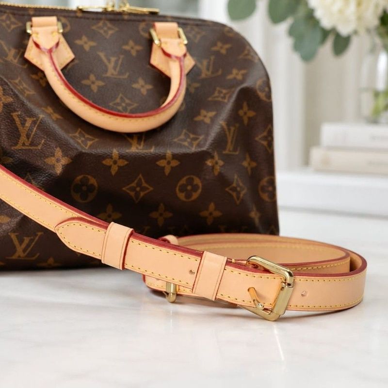 ​Adjustable Vachetta Leather Crossbody Strap – 18 mm, Gold-Tone Hardware