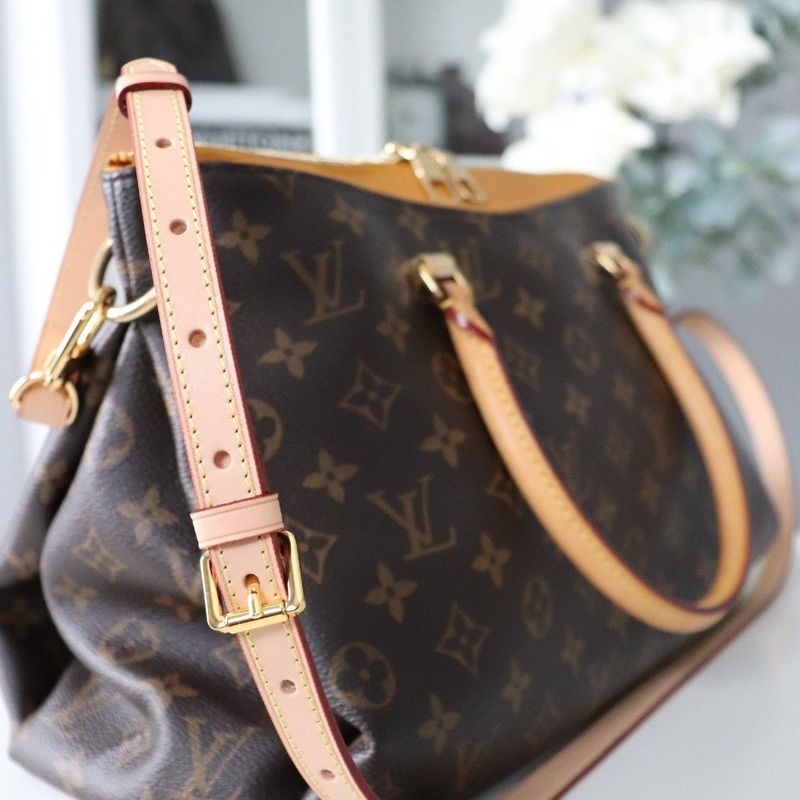 ​Adjustable Vachetta Leather Crossbody Strap – 16 mm, Gold-Tone Hardware