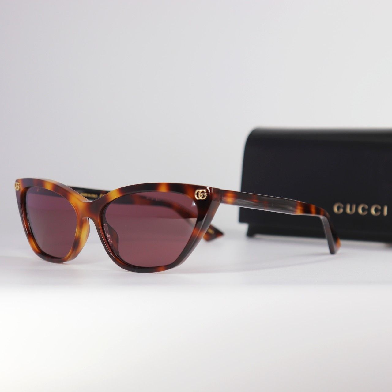 *NEW* Gucci Violet Cat Eye Ladies Sunglasses *NEW* Gucci Violet Cat Eye Ladies Sunglasses