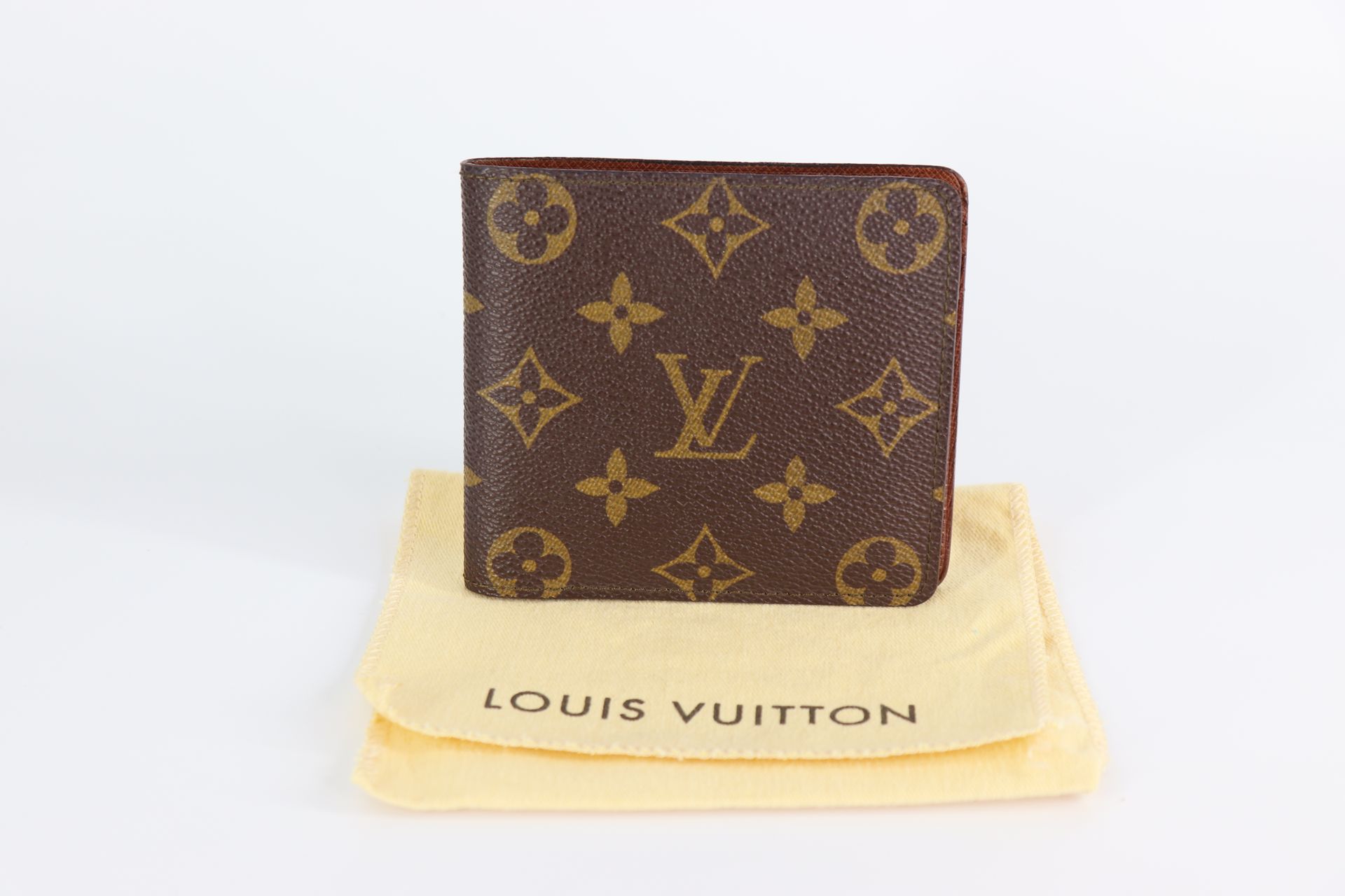 Louis Vuitton Monogram Mens Bi-Fold Wallet