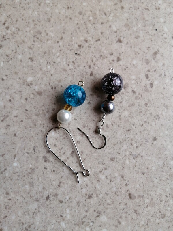 Complementary pic. of two danglers only available here.