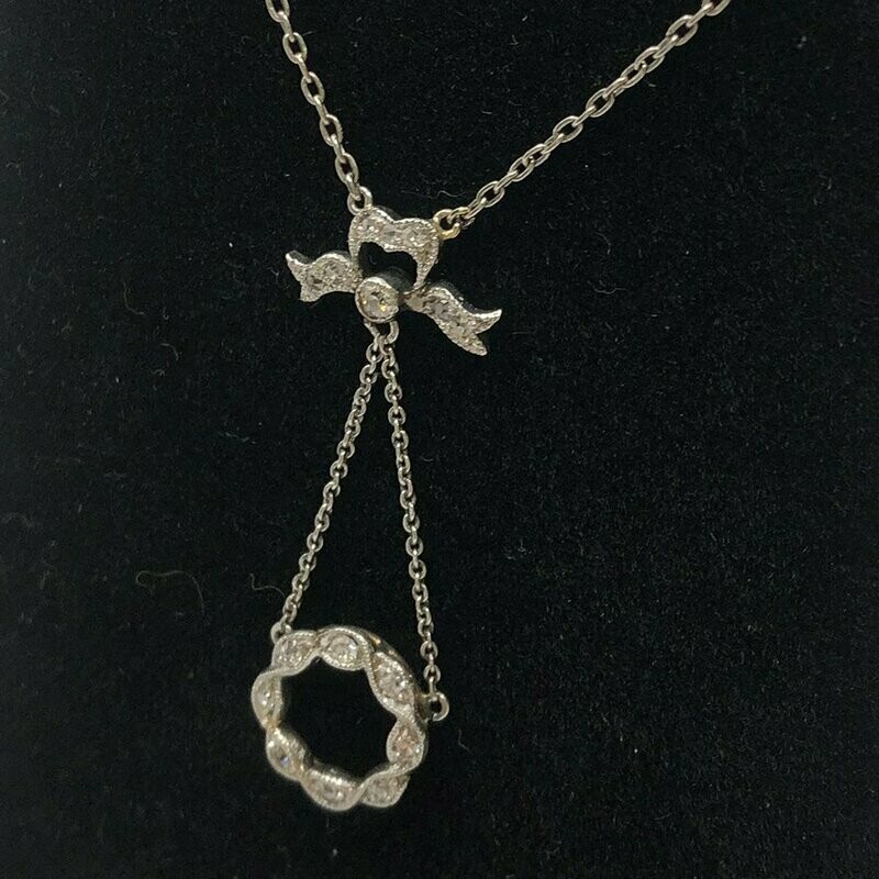 Pretty drop pendant in platinum, C.1910