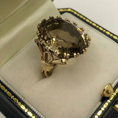 Vintage 9ct gold ring with big Smokey quartz and bow detail on the side